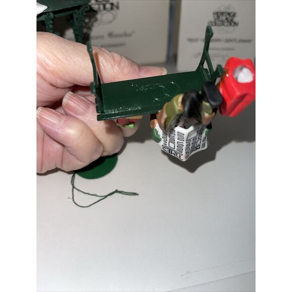 Dept 56 Heritage Town Square Gazebo #5513-1 & Rest Ye Merry Gentleman - Picture 6 of 9